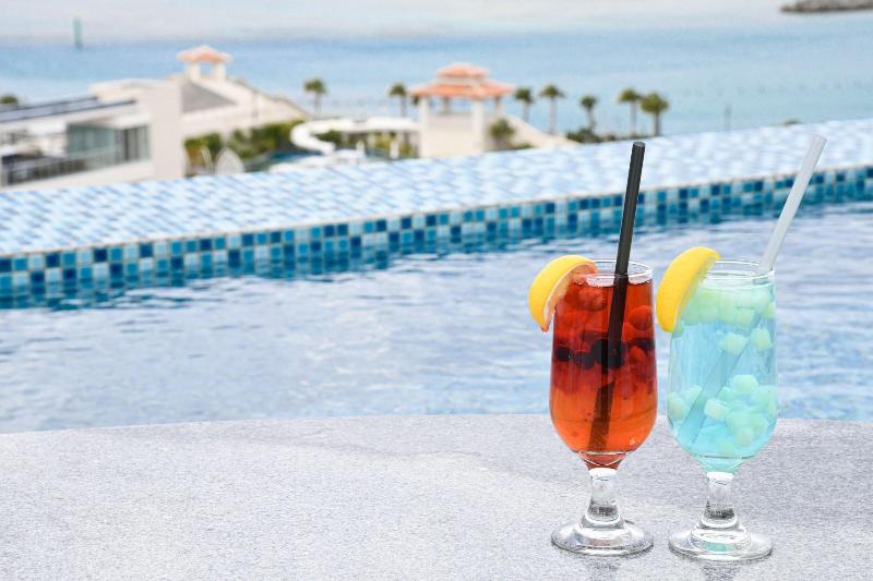 Отель Lequ Okinawa Chatan Spa & Resort