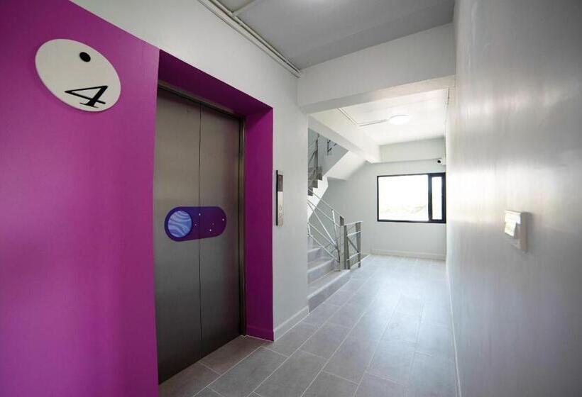 בית מלון כפרי Star Sukhumvit