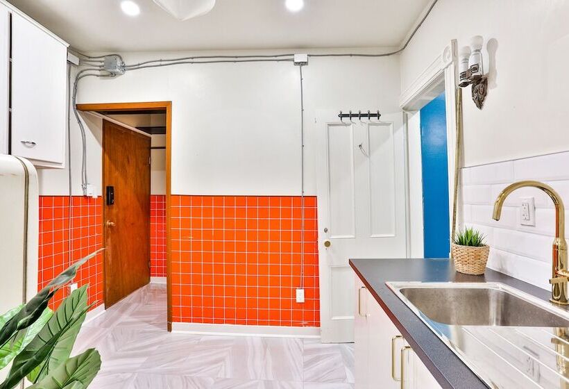 هتل The West House