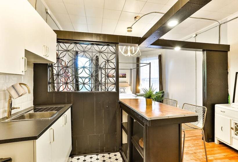 هتل The West House