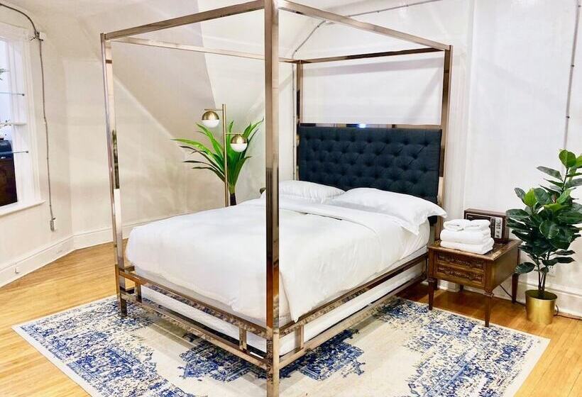 هتل The West House