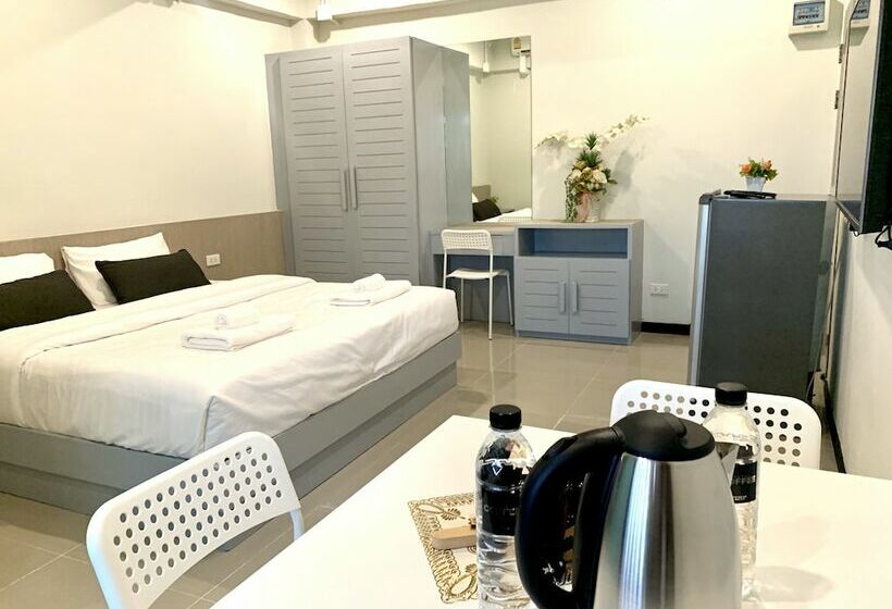 בית מלון כפרי White Sand Phuket Residence