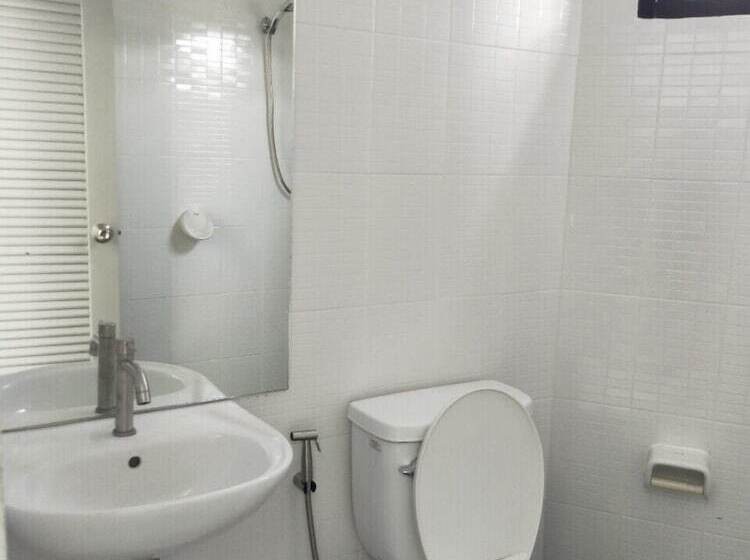 בית מלון כפרי White Sand Phuket Residence