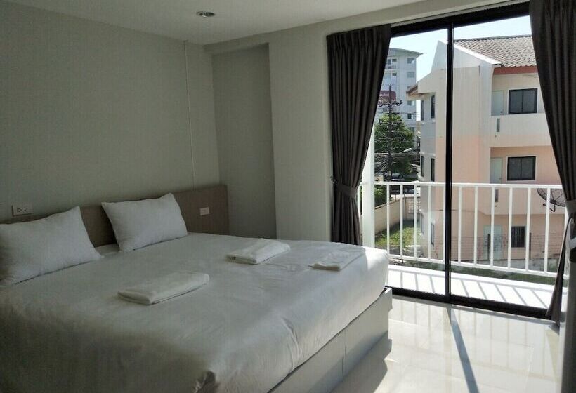 בית מלון כפרי White Sand Phuket Residence