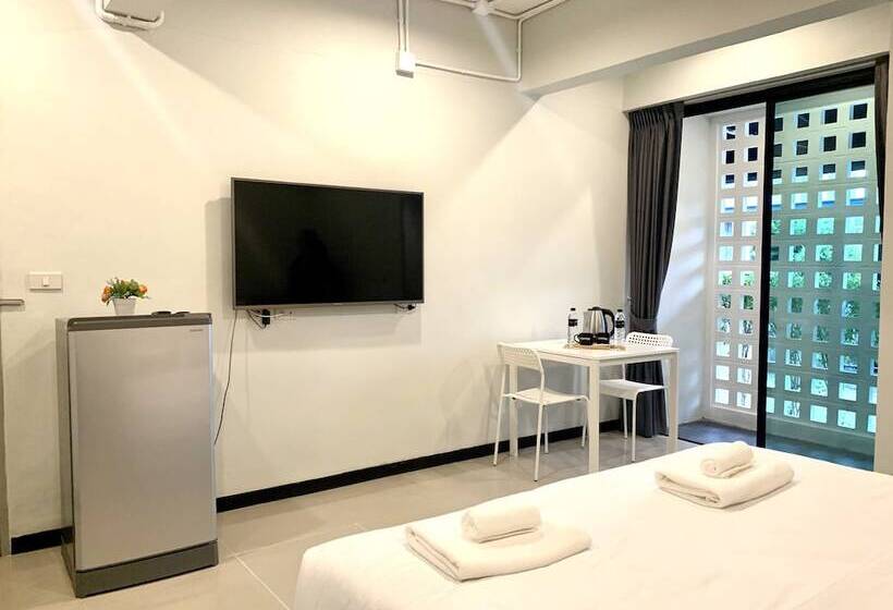 בית מלון כפרי White Sand Phuket Residence