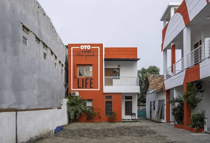 Отель Wisma Fisio By Oyo Rooms