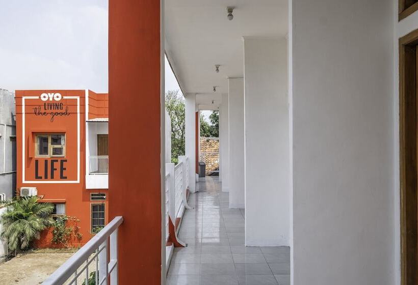 Отель Wisma Fisio By Oyo Rooms