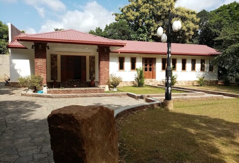 Пансион The Crown Hotel Dambulla