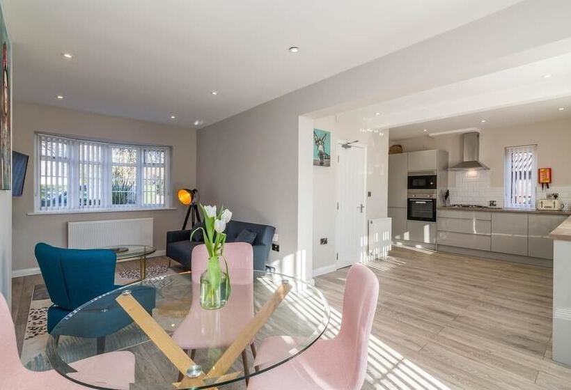 فندق Woodview House