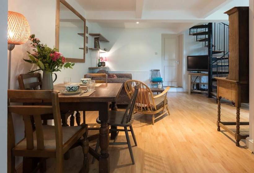 Primrose Hill Garden Cottage