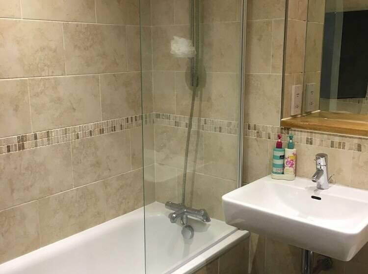 Toothbrush Apartments   Ipswich Waterfront   Regatta Quay