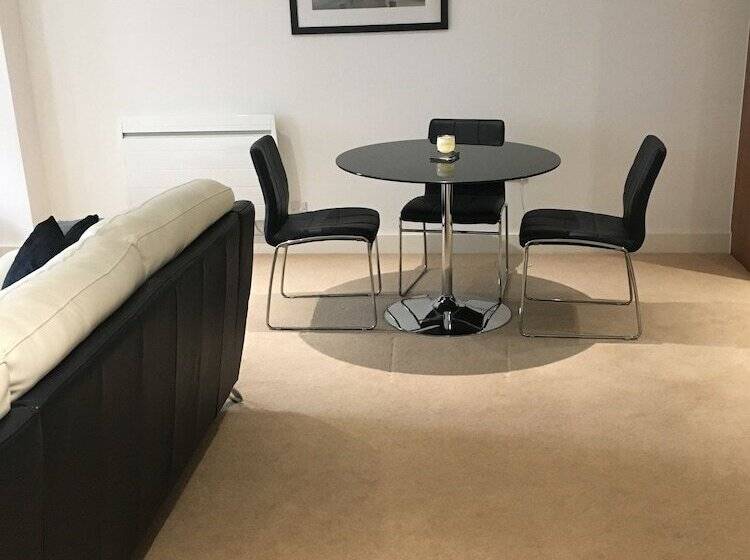 Toothbrush Apartments   Ipswich Waterfront   Regatta Quay