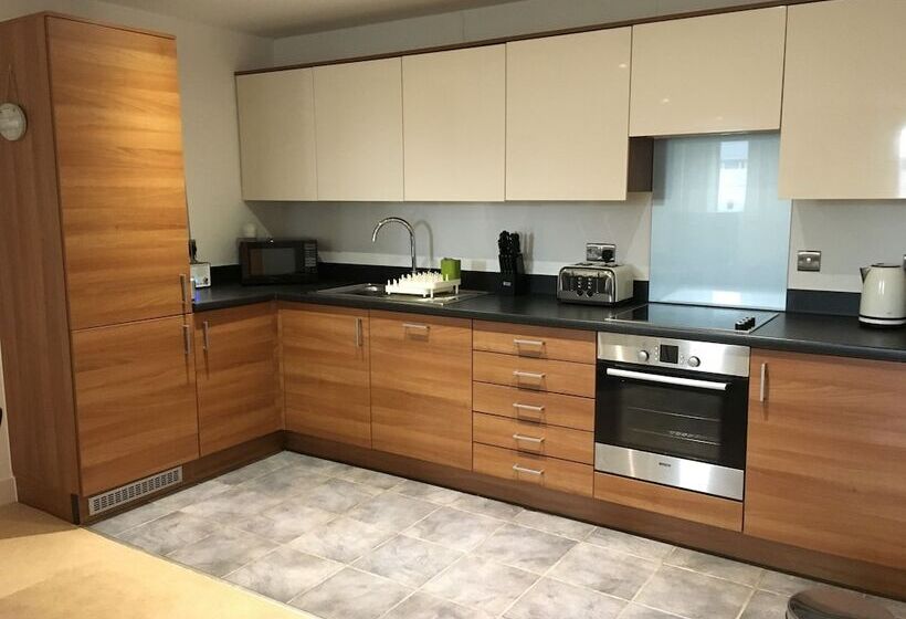 Toothbrush Apartments   Ipswich Waterfront   Regatta Quay