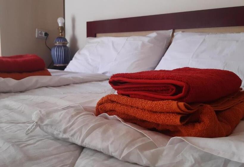 تختخواب و صبحانه Home Sweet Home   Guest House
