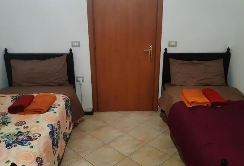 تختخواب و صبحانه Home Sweet Home   Guest House