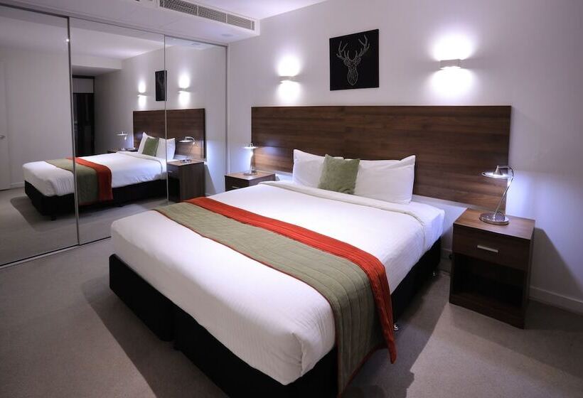 Flinders Street Apartments