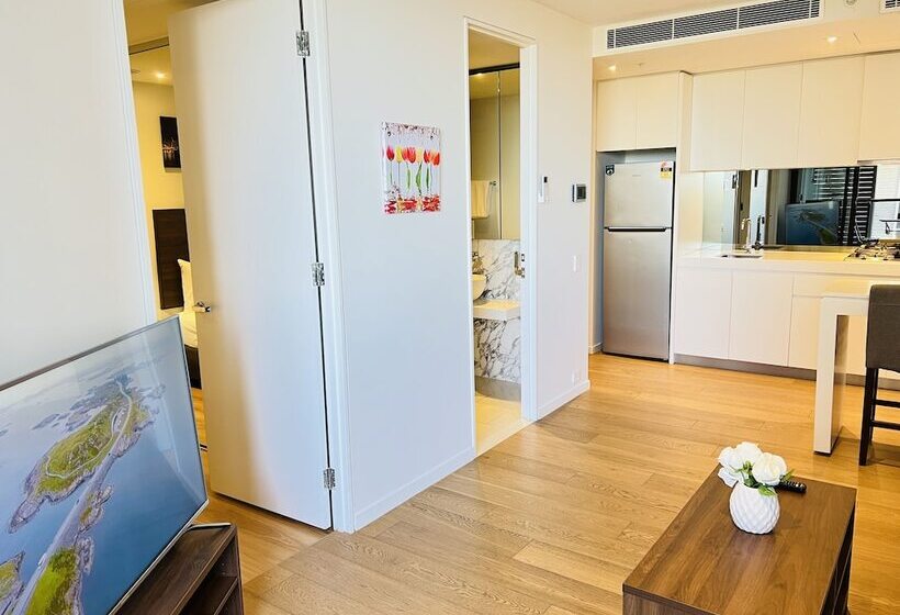 Flinders Street Apartments