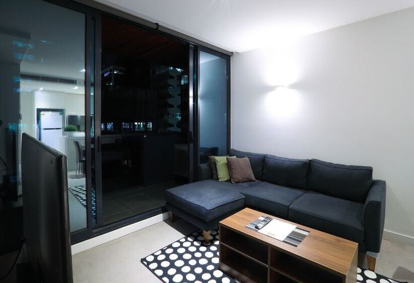 Flinders Street Apartments