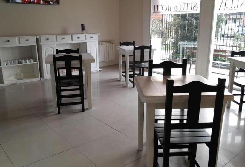 ホテル Avellaneda Suites