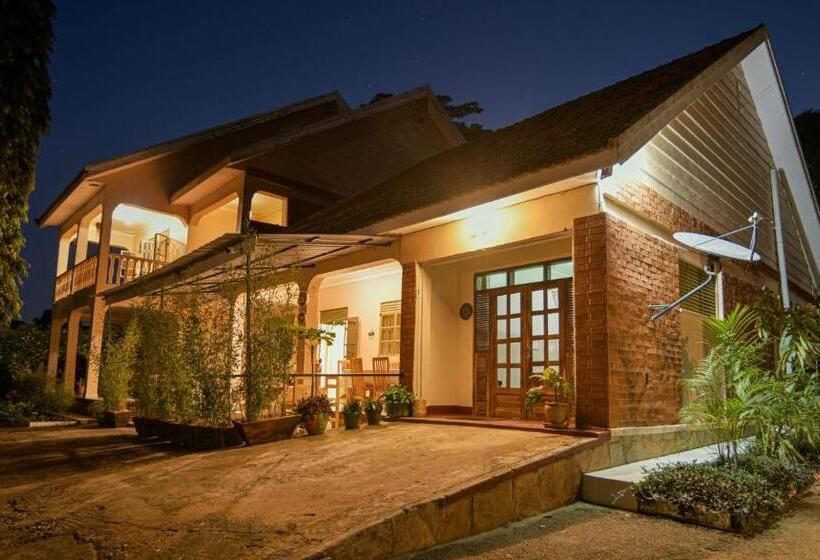 پانسیون Cycad Entebbe Guest House
