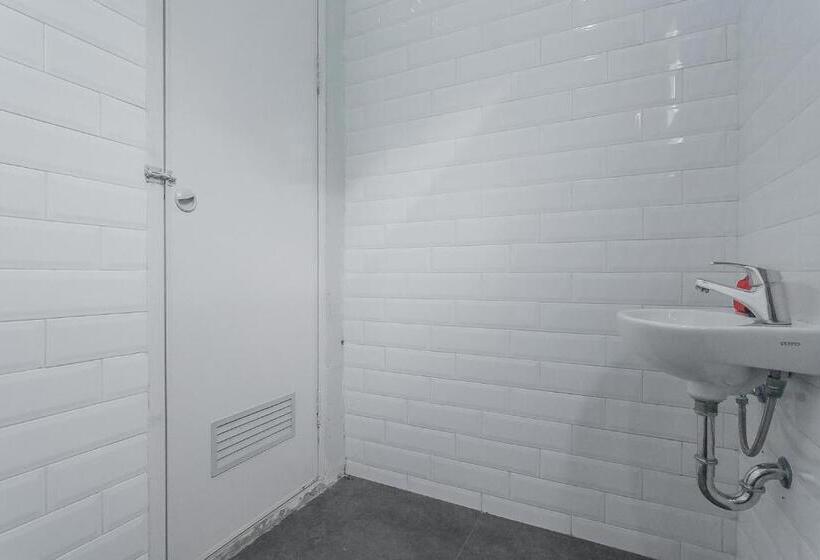 ペンション Reddoorz Resort Syariah Near D Castello Ciater Subang