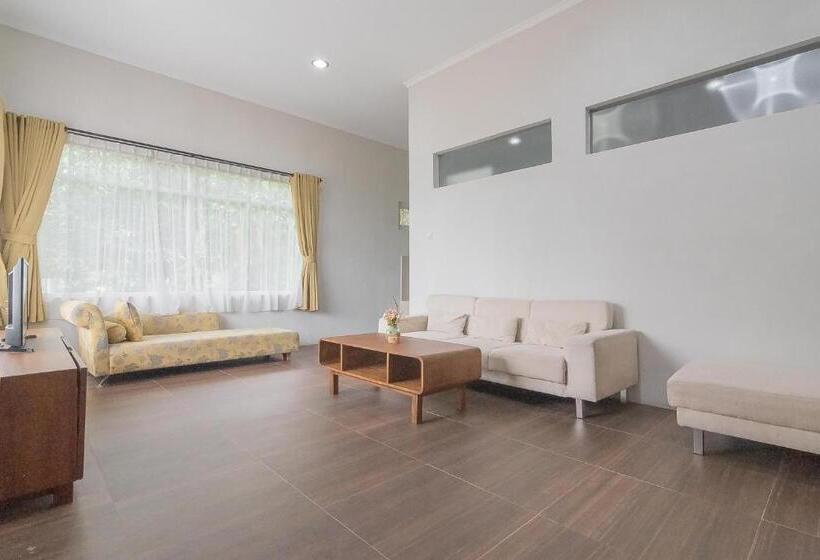 ペンション Reddoorz Resort Syariah Near D Castello Ciater Subang