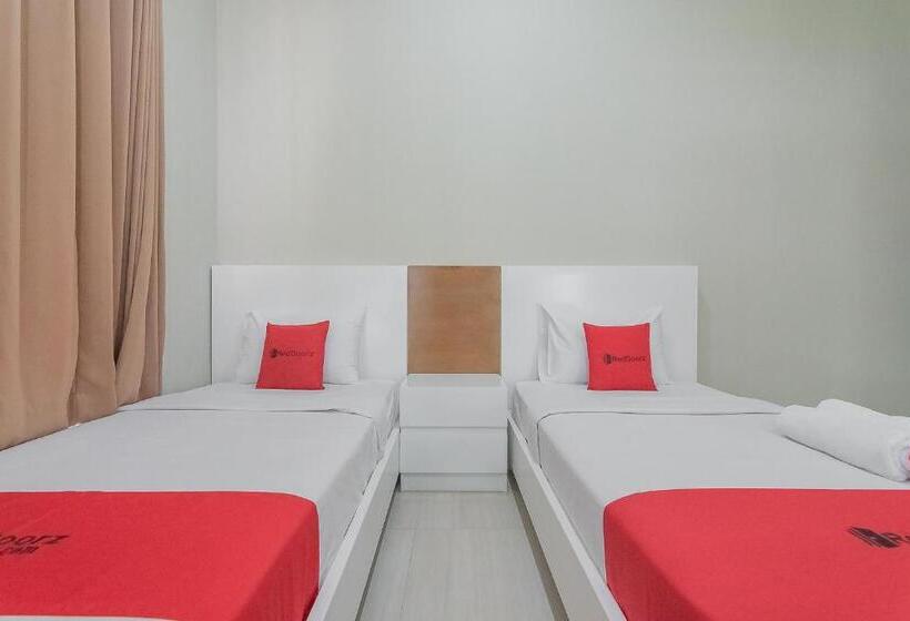 ペンション Reddoorz Resort Syariah Near D Castello Ciater Subang