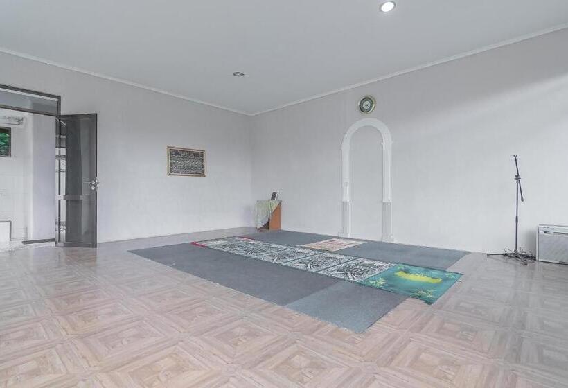 ペンション Reddoorz Resort Syariah Near D Castello Ciater Subang