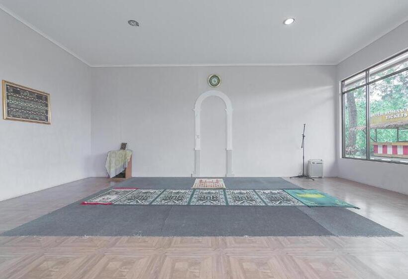 ペンション Reddoorz Resort Syariah Near D Castello Ciater Subang