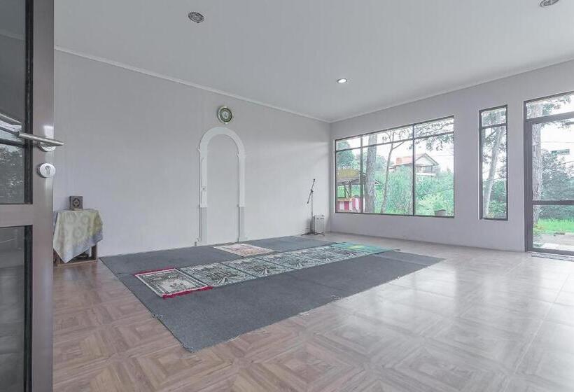 ペンション Reddoorz Resort Syariah Near D Castello Ciater Subang