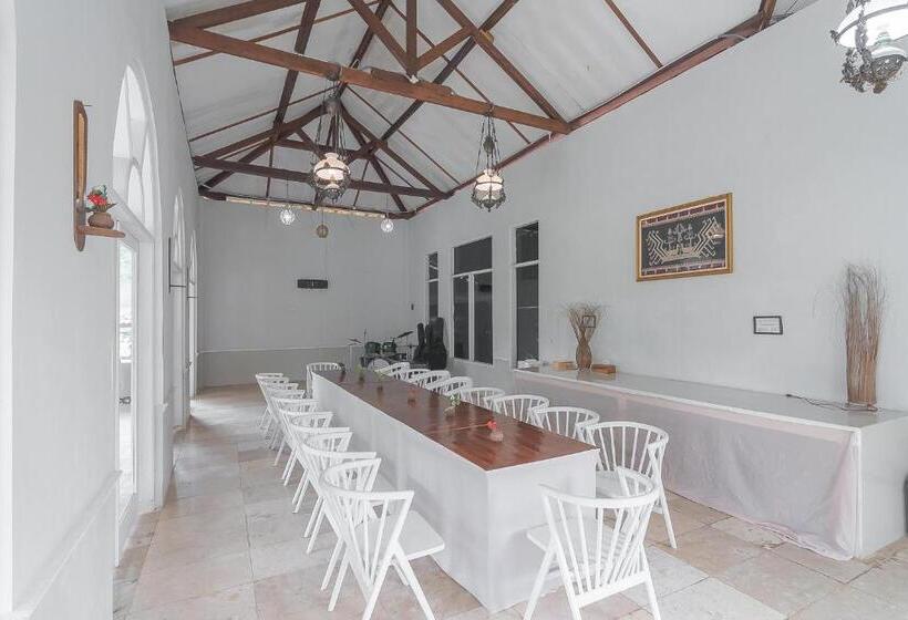 ペンション Reddoorz Resort Syariah Near D Castello Ciater Subang