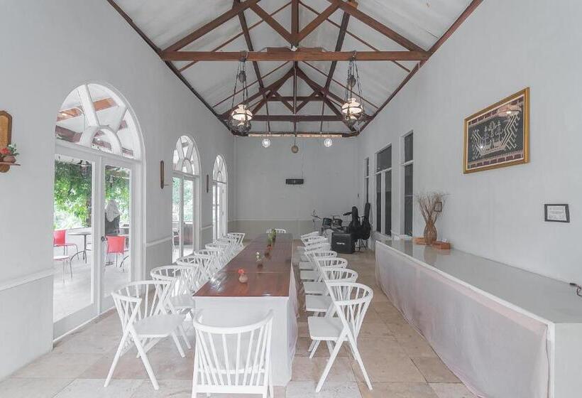 ペンション Reddoorz Resort Syariah Near D Castello Ciater Subang