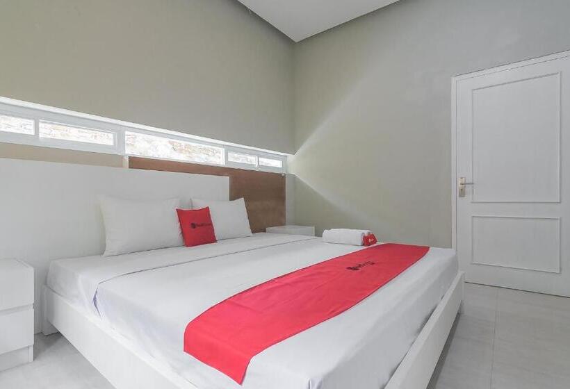 ペンション Reddoorz Resort Syariah Near D Castello Ciater Subang