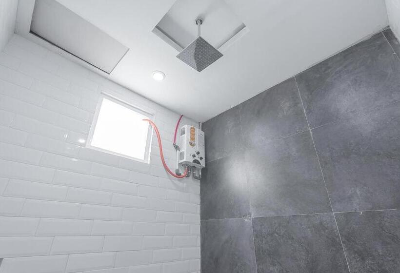 ペンション Reddoorz Resort Syariah Near D Castello Ciater Subang