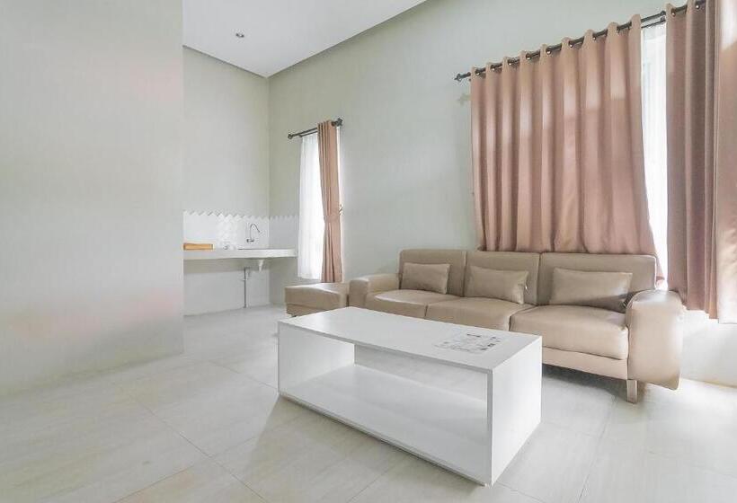 ペンション Reddoorz Resort Syariah Near D Castello Ciater Subang