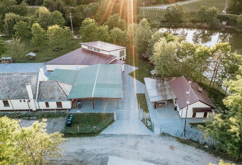 פנסיון Tíztó Vendégház