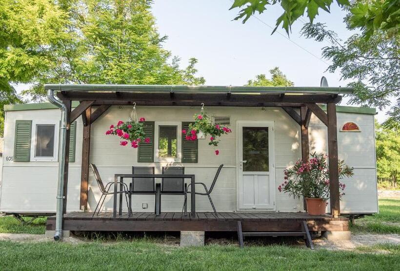 פנסיון Tíztó Vendégház