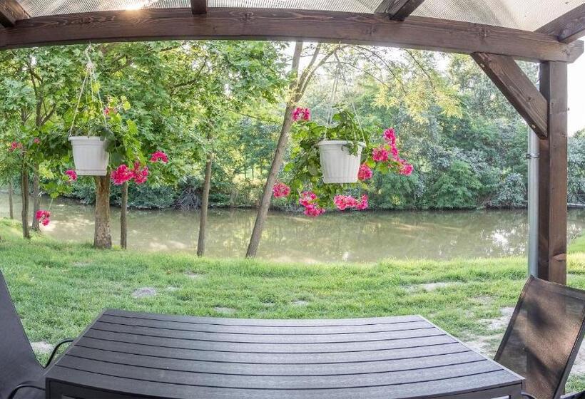 פנסיון Tíztó Vendégház