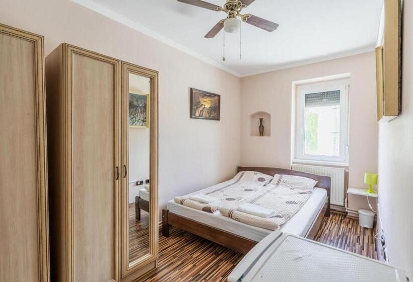 פנסיון Tíztó Vendégház