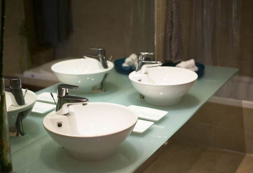 Penthouse M Reserva Del Higueron 3 Bedrooms. Transfer To The Beach And Train Station. Jacuzzi. Wifi