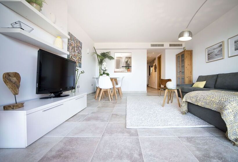 Penthouse M Reserva Del Higueron 3 Bedrooms. Transfer To The Beach And Train Station. Jacuzzi. Wifi