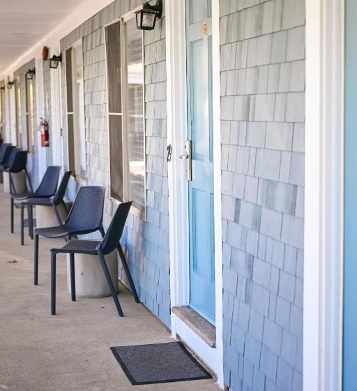 Endless Dunes, A Modern Motel