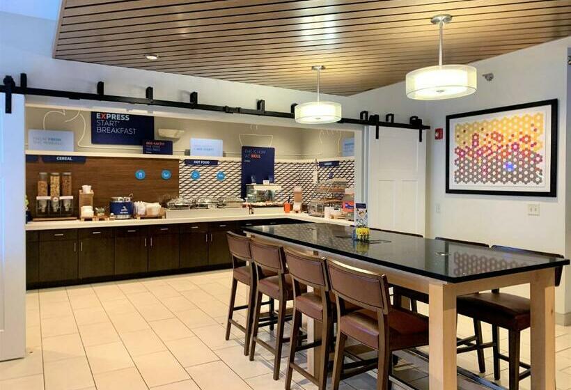 בית מלון כפרי Holiday Inn Express & Suites Chicago Libertyville, An Ihg