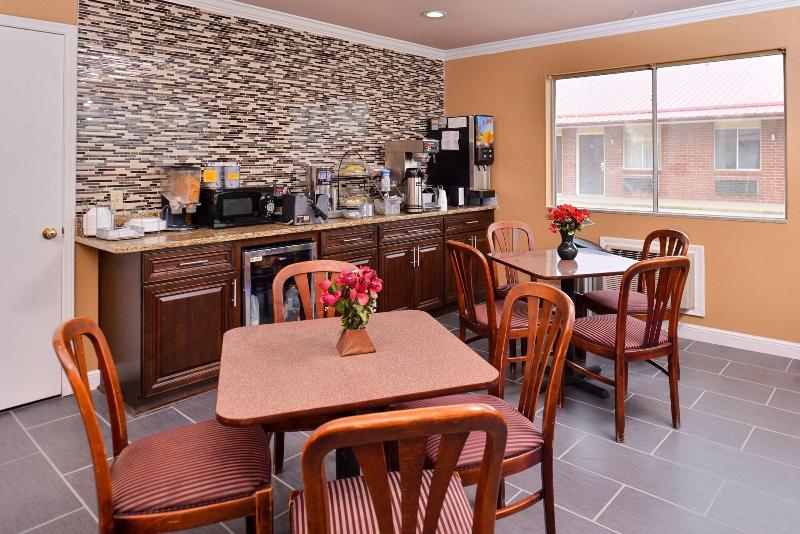 فندق Americas Best Value Inn And Suites Siloam Springs