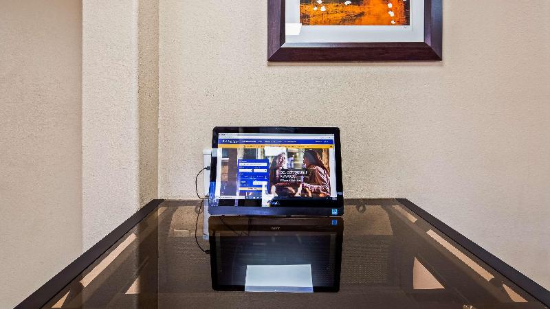 فندق Best Western Executive Inn