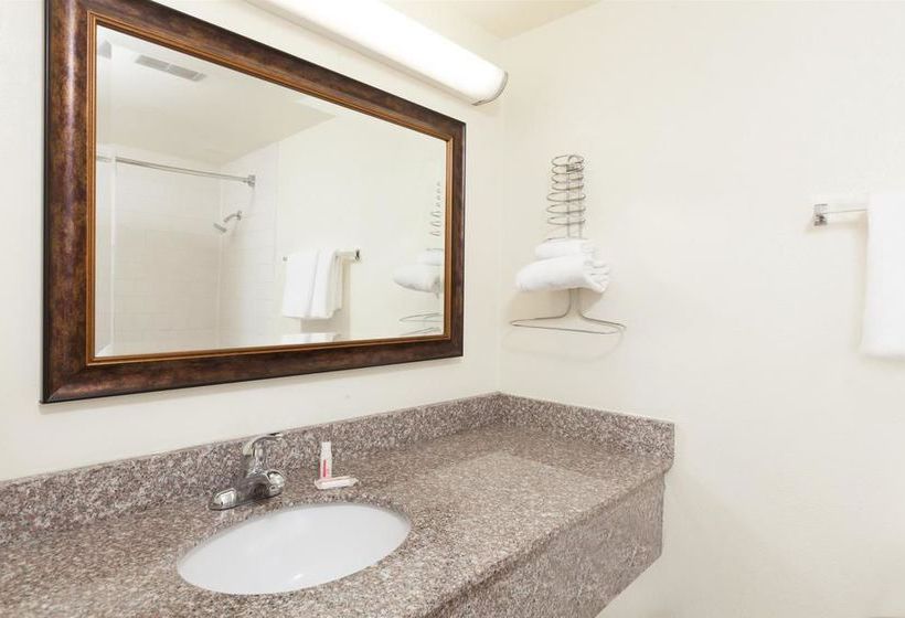 בית מלון כפרי Days Inn Bakersfield