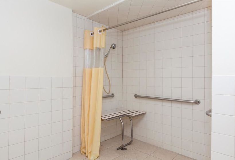 בית מלון כפרי Days Inn Bakersfield