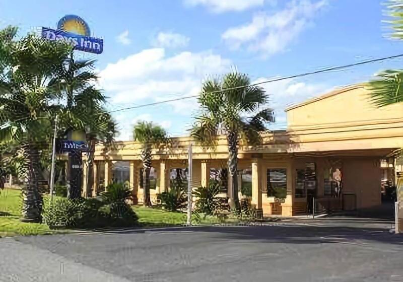 هتل Days Inn By Wyndham Lake Charles