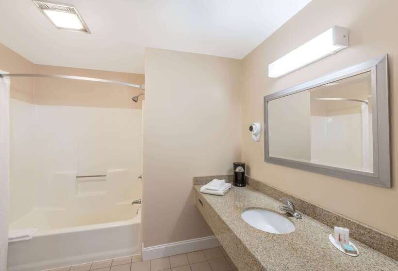 ホテル Days Inn By Wyndham Middletown/newport Area