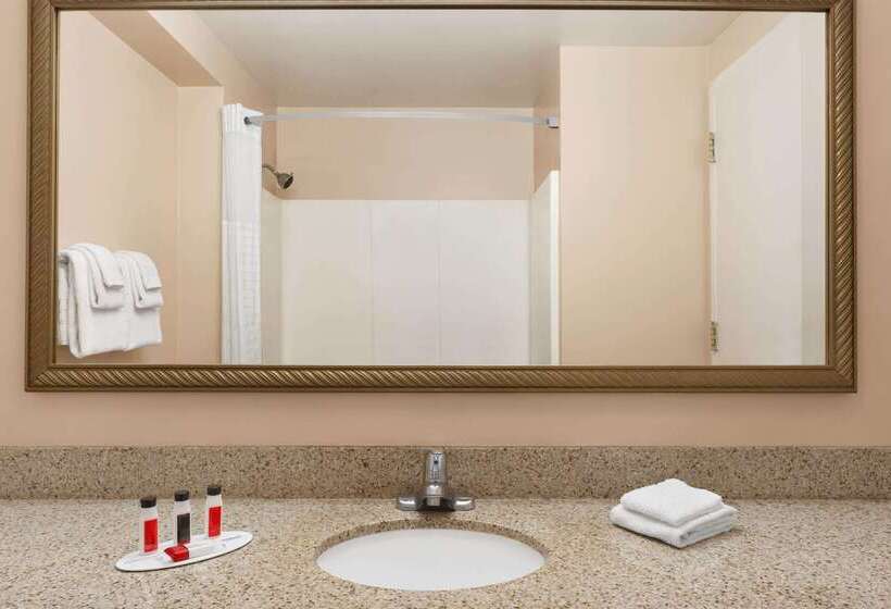 ホテル Days Inn By Wyndham Middletown/newport Area